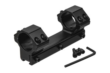 Beyaz arka planda izole edilmiş bir tüfeğin dürbünü için yapılmış hızlı bir bağlantı kopması. Keskin nişancı Dürbünü Hızlıca Bırak 