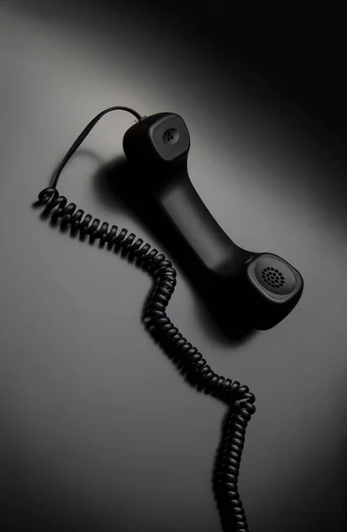 Modern Telefon Ahizesi Koyu Arka Plan Üzerinde Kavram Telefonla Teknik — Stok fotoğraf
