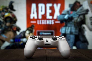 Odessa, Ukrayna - 24 Şubat 2019. Siyah playstation 4 gamepad