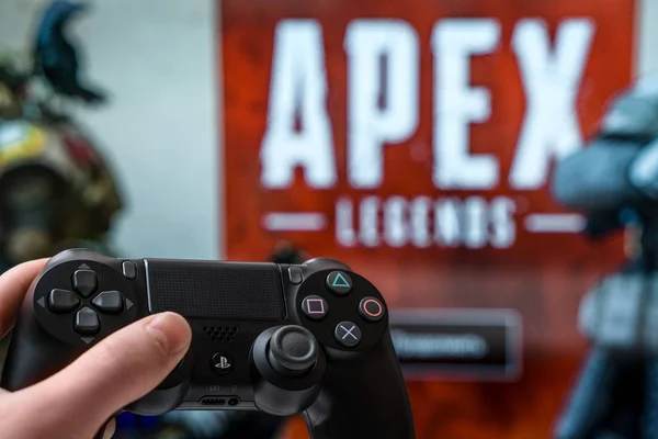 Odessa, Ucrânia - 19 de fevereiro de 2019. Playstation preto 4 gamepad — Fotografia de Stock