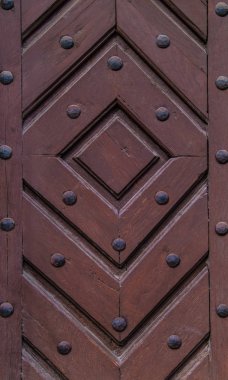 Metal mobilya ile eski vintage ahşap kapı kapatın. Kahverengi