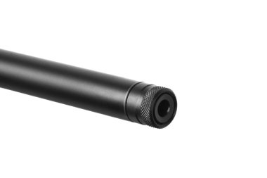 Beyaz üzerinde izole modern keskin nişancı tüfeği. Uzun süre ateş için silah