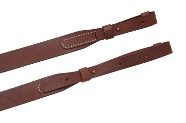 Kahverengi deri bandolier beyaz bir arka plan üzerinde izole