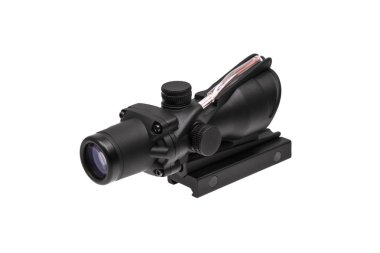 beyaza bürünen silah için modern siyah optik kapsam. Görüş 