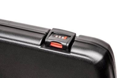 Beyaz arka planda izole silah için siyah plastik kasa. Siyah p