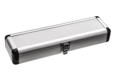 Beyaz backgrou izole bir metal kilit ile küçük alüminyum kasa