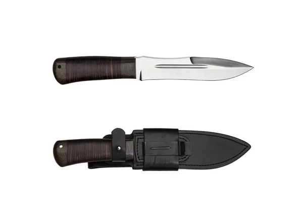 Охотничий нож с деревянной ручкой и кожаный чехол — стоковое фото