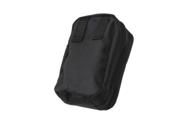 Beyaz arka plan üzerinde ilk yardım çantası. Modern askeri ilk yardım çantası