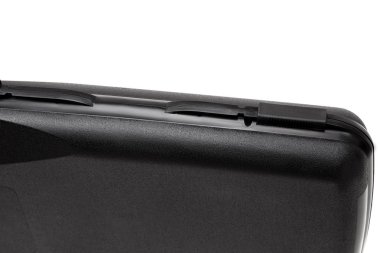 Beyaz arka üzerinde izole silah için siyah plastik durumda