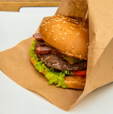 Sebzeli sığır burgerleri. Lezzetli taze ev yapımı bur