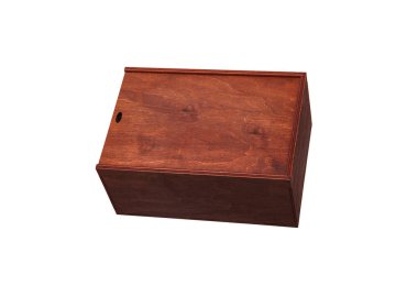 beyaz arkaplanda izole ahşap kutu.