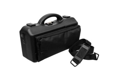 Beyaz arka üzerinde izole silah için siyah plastik durumda