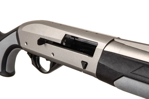 現代の銀製半自動散弾銃は白地に隔離されている — ストック写真