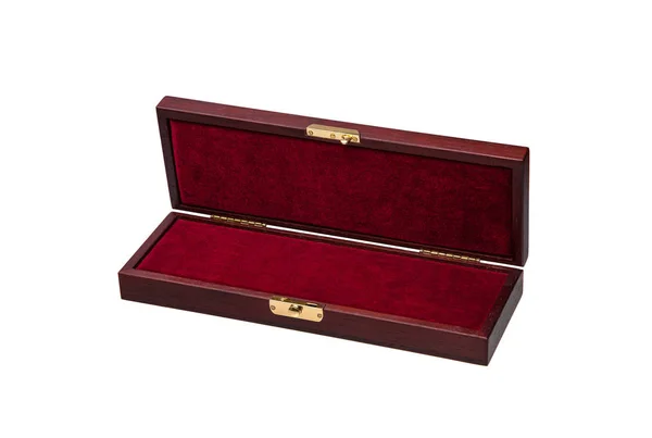 Ένα ανοιχτό ξύλινο κουτί με χρυσές κλειδαριές. Πολυτελής συσκευασία για οποιαδήποτε — Φωτογραφία Αρχείου