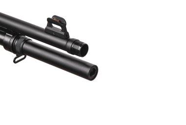 Modern pompalı tüfek beyaz arka planda izole edildi. Polis, ordu ve özel birimler. Spor ve nefsi müdafaa silahları..