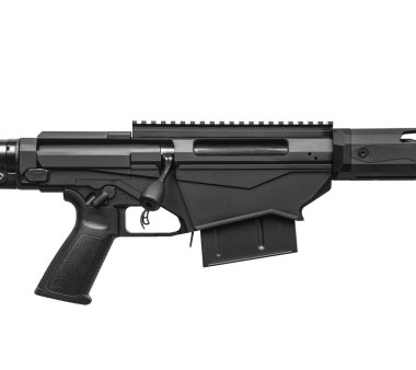 Teleskopik görüşü olmayan modern keskin nişancı tüfeği beyaz arka planda izole edilir. Ordu, polis ve özel kuvvetler için silahlar. Uzun menzilli atış.