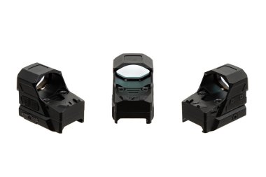 Modern optik kolatör görüşü. Kısa mesafeden ateş etmek için nişan alma cihazı. Beyaz arkaplanda izole et.