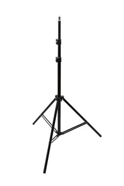 Beyaz arka planda izole edilmiş katlanabilir siyah ışık standı veya tripodu..