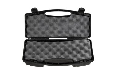 Temiz beyaz arka planda izole edilmiş köpük dolgulu, açık siyah plastik sert bir çantanın yüksek açılı görüntüsü.