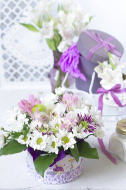 Kabarık pembe kokulu çiçek. 