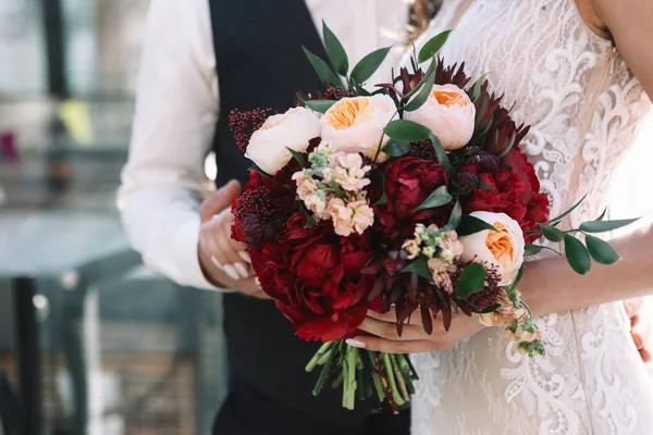 Wedding Couple Holding Wedding Bouquet Peonies Roses Red Flowers Greenery — Stock Photo, Image