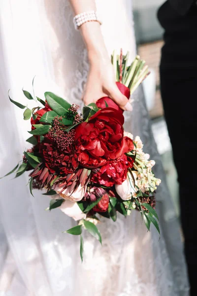 Bride Holding Wedding Bouquet Peonies Roses Red Flowers Greenery Her — Stock Photo, Image