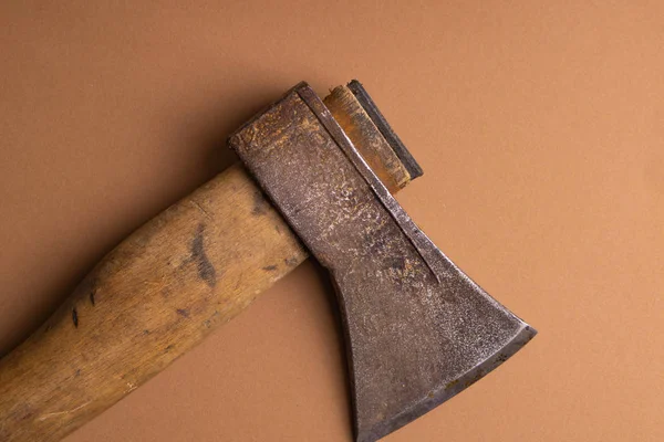 Den Gamla Ligger Marken Gamla Med Trähandtag Brun Bakgrund Ovanifrån — Stockfoto