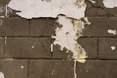 Dökülen alçı ve desenli eski, eski, kirli tuğla duvarın arka planı