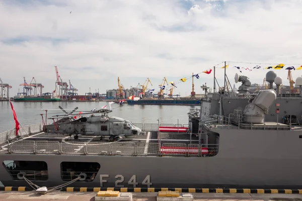 Navio de guerra turco no porto de Odessa. Forças militares da OTAN na Ucrânia. Odessa. Ucrânia. 2019.03.06 . — Fotografia de Stock