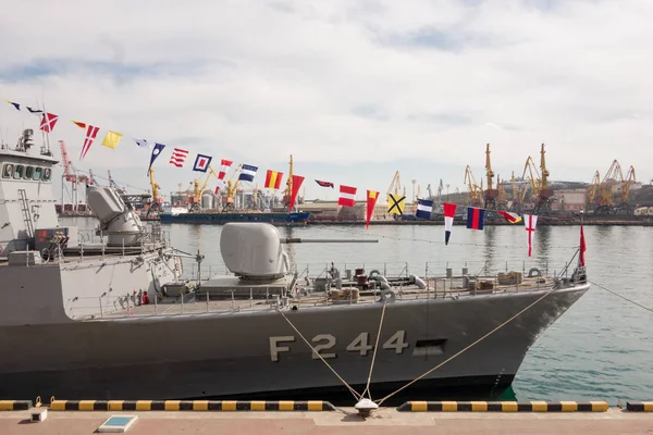 Navio de guerra turco no porto de Odessa. Forças militares da OTAN na Ucrânia. Odessa. Ucrânia. 2019.03.06 . — Fotografia de Stock