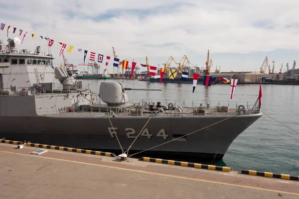 ウクライナの Odessa.Nato ポート軍隊トルコ軍艦。オデッサ。ウクライナ。2019.03.06. — ストック写真