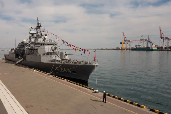 ウクライナの Odessa.Nato ポート軍隊トルコ軍艦。オデッサ。ウクライナ。2019.03.06. — ストック写真