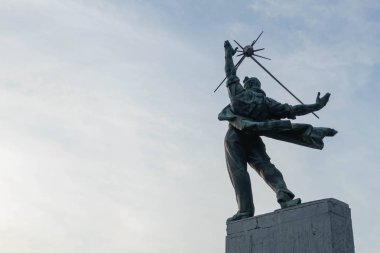 Sabahın erken saatlerinde büyük ve güzel bir şehrin manzarası. Kiev. Metro Köprüsü'nden Ukraine.View.