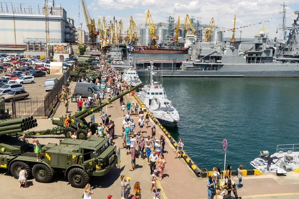 Navios de guerra da NATO na Ucrânia. Forças navais da OTAN no porto de Odessa. Odessa. Ucrânia. 201.07.07.O carro-chefe da frota ucraniana fragata Getman Sahaidachny . — Fotografia de Stock