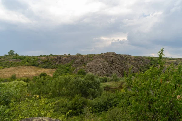Великий гранітний Каньйон. Село Атове. Україна. Красива кам'яна l — стокове фото