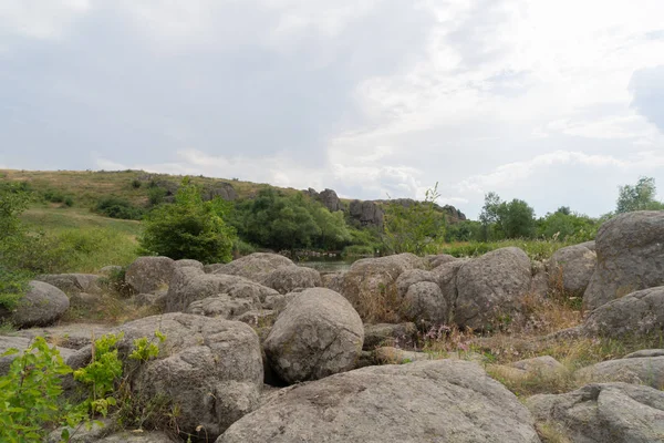 Duży granit Kanion. Wioska Aktove. Ukraina. Piękny kamień l — Zdjęcie stockowe