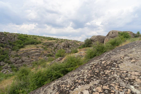 Duży granit Kanion. Wioska Aktove. Ukraina. Piękny kamień l — Zdjęcie stockowe