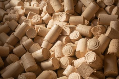 Preslenmiş talaş, katı yakıt, atık olmayan teknolojiden peletler. 