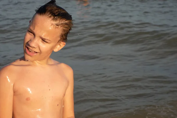 Niño Años Está Nadando Divirtiéndose Mar Cerca Orilla Con Gafas — Foto de Stock