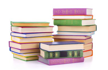 beyaz izole kitap yığını