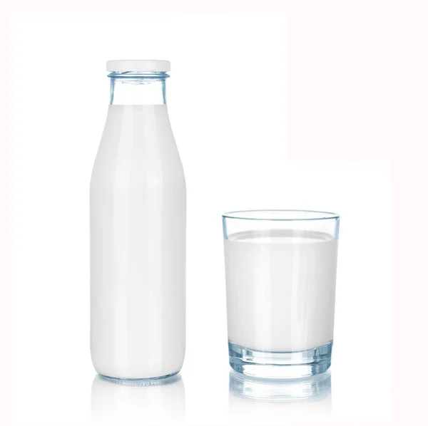 Eine Flasche Und Ein Glas Milch Isoliert Auf Weißem Hintergrund — Stockfoto