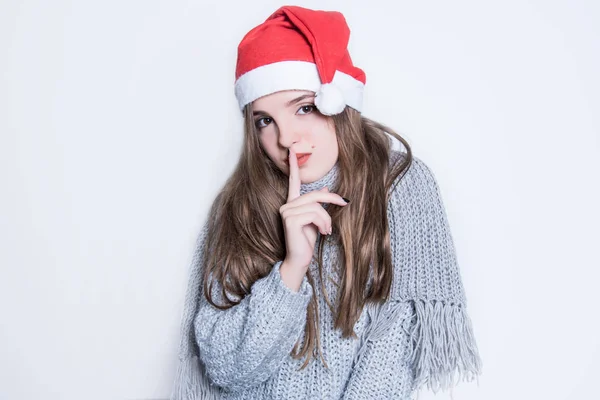 Ritratto Bella Giovane Donna Caucasica Con Cappello Babbo Natale Che — Foto Stock