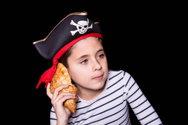 Rapazinho Com Fato Pirata Fundo Preto Retrato Estúdio Feliz Dia — Fotografia de Stock