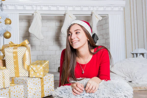 Young Attractive Brunette Woman Christmas Fireplace Cosiness Home Interior Teenage — Stock Photo, Image