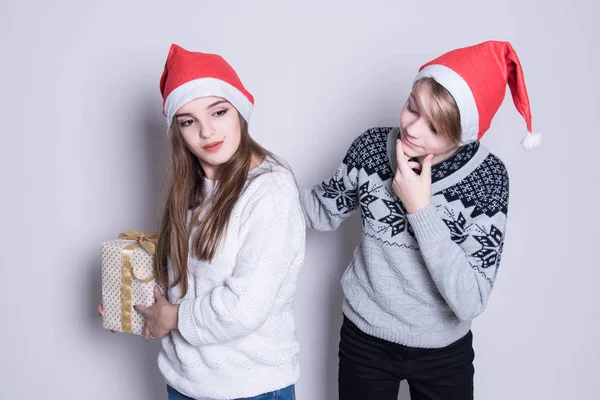 Shh Zachować Tajemnicy Portret Trzech Nastolatków Szczęśliwy Santa Claus Kapelusz — Zdjęcie stockowe