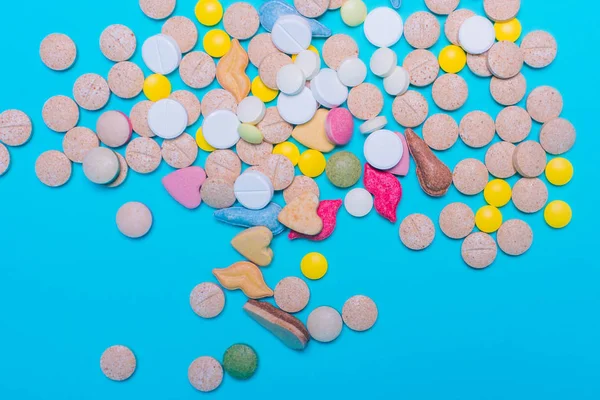 Pillole Medicina Farmaceutica Assortite Compresse Capsule Sfondo Blu Copia Spazio — Foto Stock