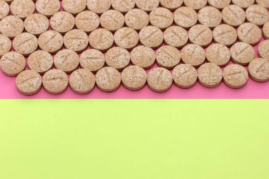 Tedavi ve sağlık hizmetleri için tıbbi renkli haplar, kapsüller ya da takviyeler. Yaratıcı bir fikir. - Uyuşturucu. Üzücü. Öl! Hastalık..