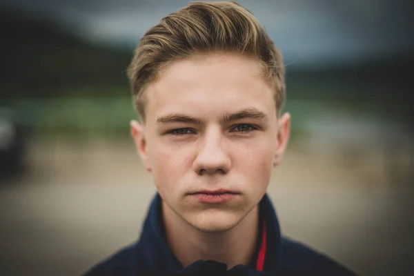 若い十代の男の子の肖像 — ストック写真
