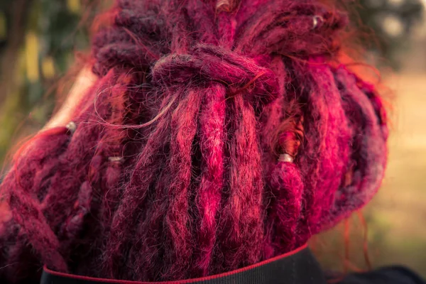 Mor saç yakından görmek rasta korku ve uzantısı ile tarz