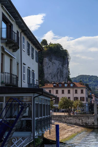 saraylar ve Arona şehir sokaklarında